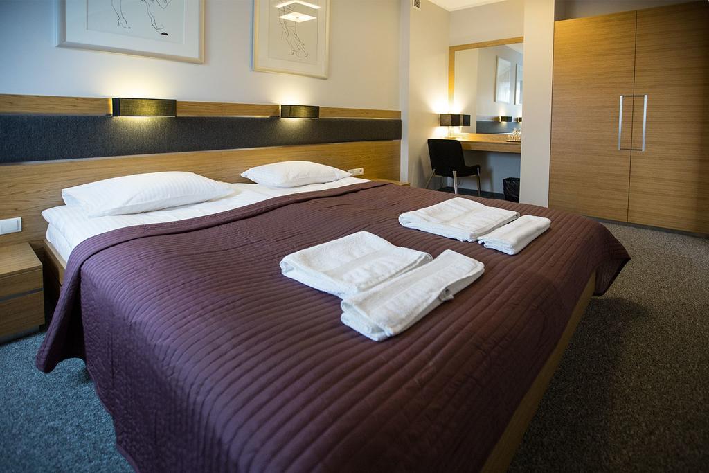 Hotel Karo ราดอม ภายนอก รูปภาพ