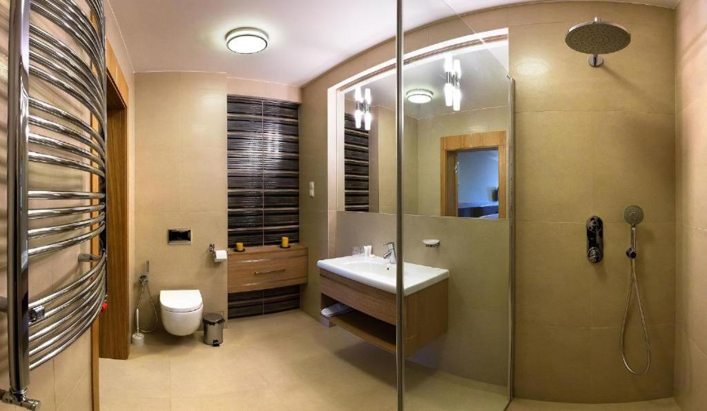 Hotel Karo ราดอม ภายนอก รูปภาพ