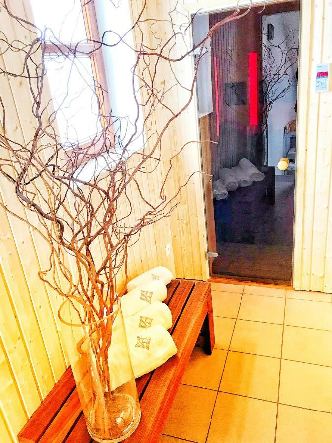 Hotel Karo ราดอม ภายนอก รูปภาพ